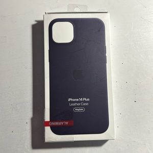 Apple IPhone 14 Plus Leather case - purple